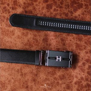Ceinture de confort de meilleure qualité, fabriquée à la main en cuir pleine fleur pour hommes avec boucle à verrouillage automatique d'Indonésie - Product Image 2