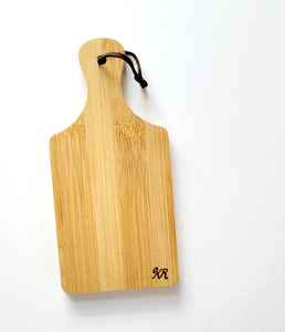 Planche à découper et plateau de service en bois - Durable, lavable au lave-vaisselle - Product Image 1