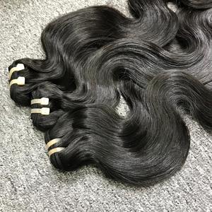 Paquete de cabello de trama virgen de onda del cuerpo Cabello vietnamita crudo de alta calidad Negro Un donante para mujeres negras - Product Image 1