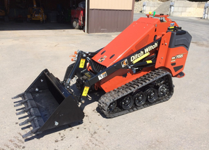 LIVRAISON GRATUITE Ditch-Witch 1550 Mini-chargeuse compacte diesel (sur chenilles) homologuée EPA CE, garantie 3 ans, vérin hydraulique Eaton - Product Image 5