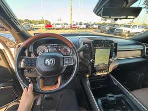 Pre-owned Clean 2021 Ra-m 3500 crew cab Limited Pic-kup 4D 8 ft - Product Image 4