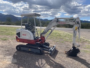 Miniexcavadora Takeuchi TB225 2023 con Motor Yanmar, Bomba de Cilindro Hidráulico KYB, Alta Potencia de Excavación, Motor con 3 Años de Garantía - Product Image 2
