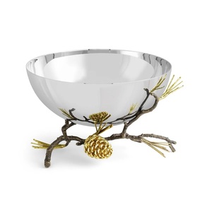 Magníficos cuencos de servicio de metal tallado floral con acabado antiguo diseñados para una presentación elegante de alimentos y decoraciones festivas - Product Image 2