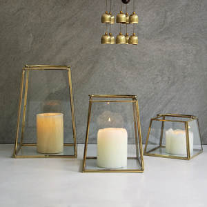 Bougeoir de lanterne de terrarium en verre fait à la main de thème classique pour la décoration à la maison disponible à un prix abordable - Product Image 2