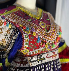 Robe de fête et de mariage afghan en velours afghan fait à la main traditionnel brodé pour femmes robe de taille personnalisée pour femmes à vendre 105 - Product Image 5