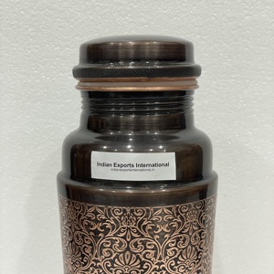 Botella de agua Jumbo de cobre puro con acabado antiguo de 1300ml para uso en exteriores. IEI 7 - Product Image 2