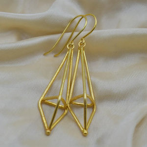 Boucles d'oreilles en laiton plaqué or faites à la main en gros pour filles et femmes - Product Image 1