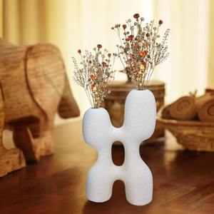 Vase à fleurs en céramique nordique blanche de style rêveur Meilleur design pour les ornements de bureau à la maison - Product Image 3