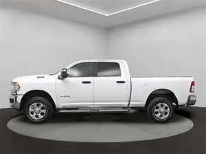 Camioneta Ram 2500 Big Horn 2024 con Volante a la Izquierda, 6 Plazas y Alta Potencia - Product Image 2