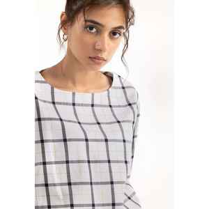 Camisa Informal de Popelina Blanca y Negra con Elementos de Moda Sencillos-224-217-011 - Product Image 5