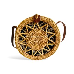 Sac à main en rotin tissé à la main en fibres naturelles avec fermeture à cordon, léger et facile à transporter, en provenance du Vietnam - Product Image 1