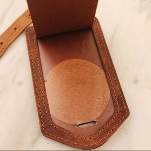 Étiquette de bagage en cuir véritable LLT-0008B personnalisable à la mode nouveau souvenir de voyage avec boucle en métal Logo pour bagages et cadeaux - Product Image 1