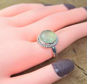 แหวนเงินสเตอร์ลิง925ละเอียดทำด้วยมือดีไซน์คลาสสิกที่ไม่เหมือนใครด้วยพลอยพรีไนต์สีเขียวธรรมชาติกำหนดเอง - Product Image 4