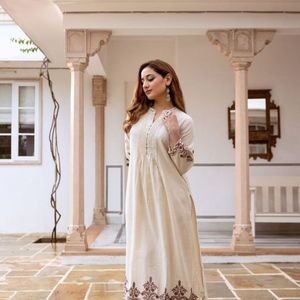 ROYAL EXPORT PRÉSENTANT PAR KURTA ENSEMBLE PUR COTON DU SUD AVEC BRODERIE - Product Image 1