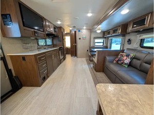 Vendedor Verificado, F-o-r-e-s-t River ROCKWOOD ROO 24WS Usado, Modelo 2019 con Alto Rendimiento, Disponible para la Venta - Product Image 4