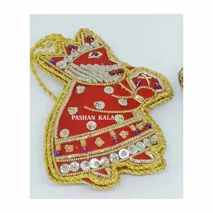 Hermoso diseño hecho a mano forma de Papá Noel dorado Zari bordado a mano adornos colgantes de Navidad para la decoración del hogar y del árbol - Product Image 1