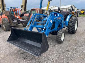 Tracteur haute performance LS MT235HE 35 CV 4x4 avec godet à attache rapide de 66 pouces, transmission hydraulique à 3 vitesses, prise de force 540, pneus R4, homologué EPA et CE, à vendre - Product Image 2