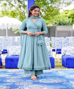 Modest Glamour: Abaya pour femmes robe musulmane Dubaï-infusez votre garde-robe avec des Abayas modestes et élégantes pour un mélange d'élégance VÊTEMENTS - Product Image 1