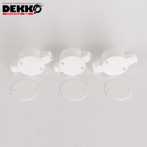 DEKKO Accesorios OEM para conducto Caja de conexiones redonda de plástico Pvc Split Tamaño de 2 vías de 16-25mm - Product Image 3
