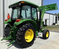 Tracteurs John Deeree 5065E disponibles à bas prix prêts à être expédiés pour les agriculteurs qui ont besoin d'un équipement solide et polyvalent