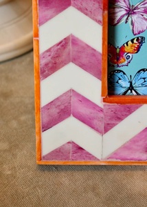 Marco de fotos de madera blanco hecho a mano de diseñador de lujo al por mayor con diseño de incrustaciones de hueso Impresión de troquelado UV decoración del hogar - Product Image 2