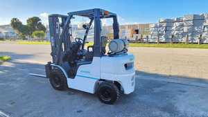 Chariots élévateurs électriques 4x4 4 roues motrices fiables de 1,5 tonne, 3,5 tonnes avec batterie lithium-ion et pneus pleins pour travaux de construction tout-terrain - Product Image 3