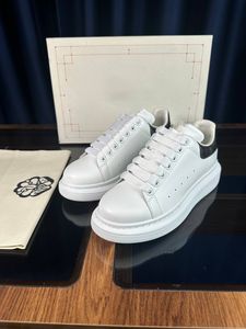 Chaussures basses urbaines en cuir véritable pour hommes, légères, confortables, à porter au quotidien, semelle flexible, fermeture à lacets, décontractées, de rue - Product Image 3