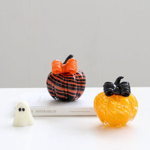 Adorno de mesa de calabaza de vidrio sódico soplado a mano Bixuan para Halloween, naranja y negro, con sombrero de bruja y lazo, para fiesta de cosecha otoñal - Product Image 3