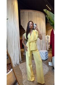 Conjunto de Top Amarillo sin Mangas con Cuello Cruzado y Pantalones Anchos, Traje de Mujer Tejido a Medida, Atuendo Informal - Product Image 5
