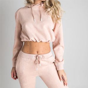 ชุดเซ็ตเสื้อฮู้ดครอปท็อปและกางเกงขายาวปักโลโก้ตามสั่ง ขายส่งสำหรับฤดูหนาว แบบ unisex 2 ชิ้น - Product Image 3