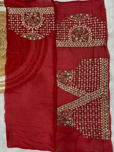 Sari de Diseñador Bollywood Elegante con Bordado Pesado en Tela de Seda Suave de Color Rojo Especial para Karva Chauth y Bodas - Product Image 6