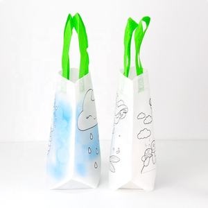 Bolsa de Compras de Tela No Tejida con Tamaño y Asas Personalizables, Cierre de Cinta de Polipropileno Resistente, Hecho en Vietnam - Product Image 2
