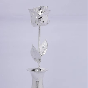 แจกันดอกกุหลาบสีเงินลายดอกไม้ทันสมัยสำหรับงานฮาโลวีน - Product Image 1