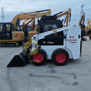 Chargeuse compacte sur pneus d'occasion S650 de bonne qualité avec moteur diesel et hydraulique auxiliaire pour engins de construction - Product Image 3