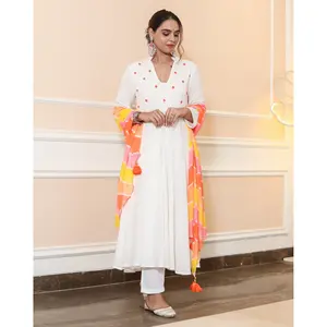 Conjunto de Traje Formal Gauri de Georgette Blanco - Product Image 2