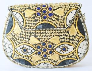 Cartera de Mano de Metal Étnica de Lujo Impermeable de Alta Calidad para Mujer con Colgador de Bolso de la India por World Craft Impex - Product Image 2