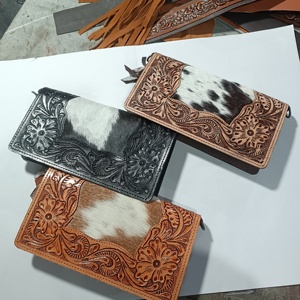 Sac à bandoulière en cuir de fourrure de style bohème occidental de grande capacité personnalisé en vente en gros usiné à la main avec décoration à pompons saison d'automne - Product Image 1