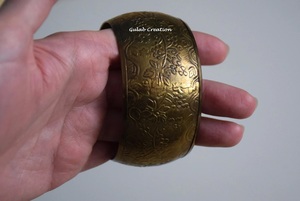 Bracelet jonc en laiton gaufré à la main avec finition vintage pour les collections de bijoux ethniques, bohèmes et traditionnels - Product Image 4