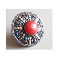 Grande broche ronde ethnique faite à la main broche pendentif pierre centrale de couleur ambre Tribal Kuchi Design avec turquoise pour les mariages