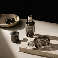 Flacon roll-on octogonal anti-roulement en verre de 10 ml : Bouteille d'huile essentielle de luxe avec bouchon doré pour collection de beauté de boutique