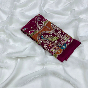 ชุดส่าหรีผ้าไหมผ้าซาตินเนื้อนิ่มแบบพรีเมี่ยมพร้อมผ้าปักขอบและเสื้อเบลาส์ดีไซเนอร์ - Product Image 1