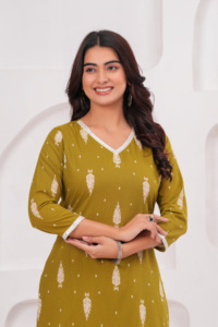 Kurta de Algodón Estampado Verde Oliva para Mujer con Pantalones Palazzo, Ropa Casual de Estilo Tradicional Indio para Todas las Temporadas, Corte Regular - Product Image 3