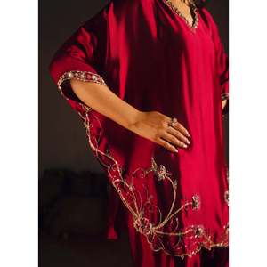 Elegante Blusa de Gasa con Cuello en V y Mangas Tres Cuartos para Mujer-ELARA - Product Image 6