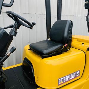 Chariot élévateur diesel CAT DP25K haute efficacité, état neuf, avec moteur diesel puissant pour les magasins de détail et les ateliers de réparation de machines - Product Image 3