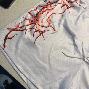 2023 pantalones cortos de gimnasio de cintura media para hombre logotipo personalizado patrón sólido mejor diseño gran oferta suministro al por mayor malla teñida lisa - Product Image 2