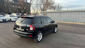 Voiture d'occasion abordable Jeep Compass Latitude 2017 conduite à gauche - Product Image 5