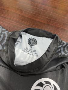 Protections anti-éruptions cutanées mma personnalisées impression par sublimation protection ultavoilet 240 gsm compression grappin bjj protections anti-éruptions cutanées fabriquées au Pakistan - Product Image 3