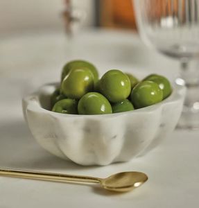 Cuenco para servir de mármol hecho a mano con un acabado natural pulido adecuado para espacios de cocina y comedor de alta gama - Product Image 6