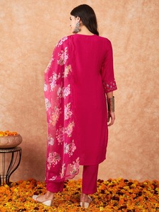 Pantalones Kurti de estilo occidental indio bordados en rosa elegante con Dupatta de organza pura para ropa y accesorios de mujer a la venta - Product Image 4