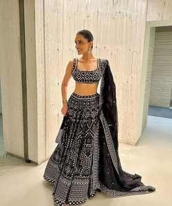 Ensemble de fête ethnique Lehenga Choli en georgette avec travail de séquence - Product Image 5